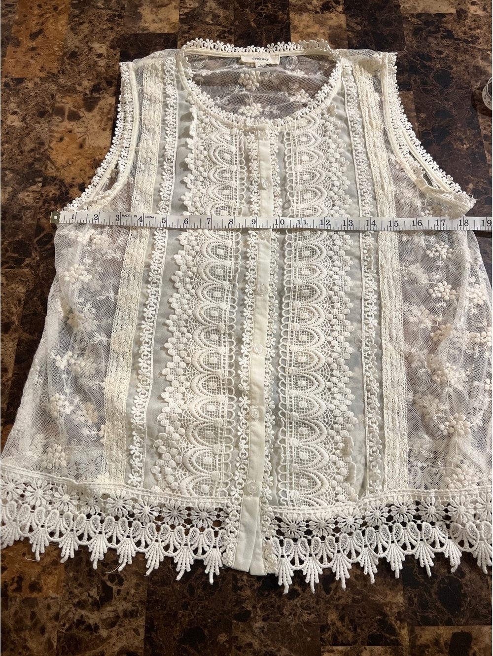 Freeway Women's Large White Lace Sleeveless Button-Up Top